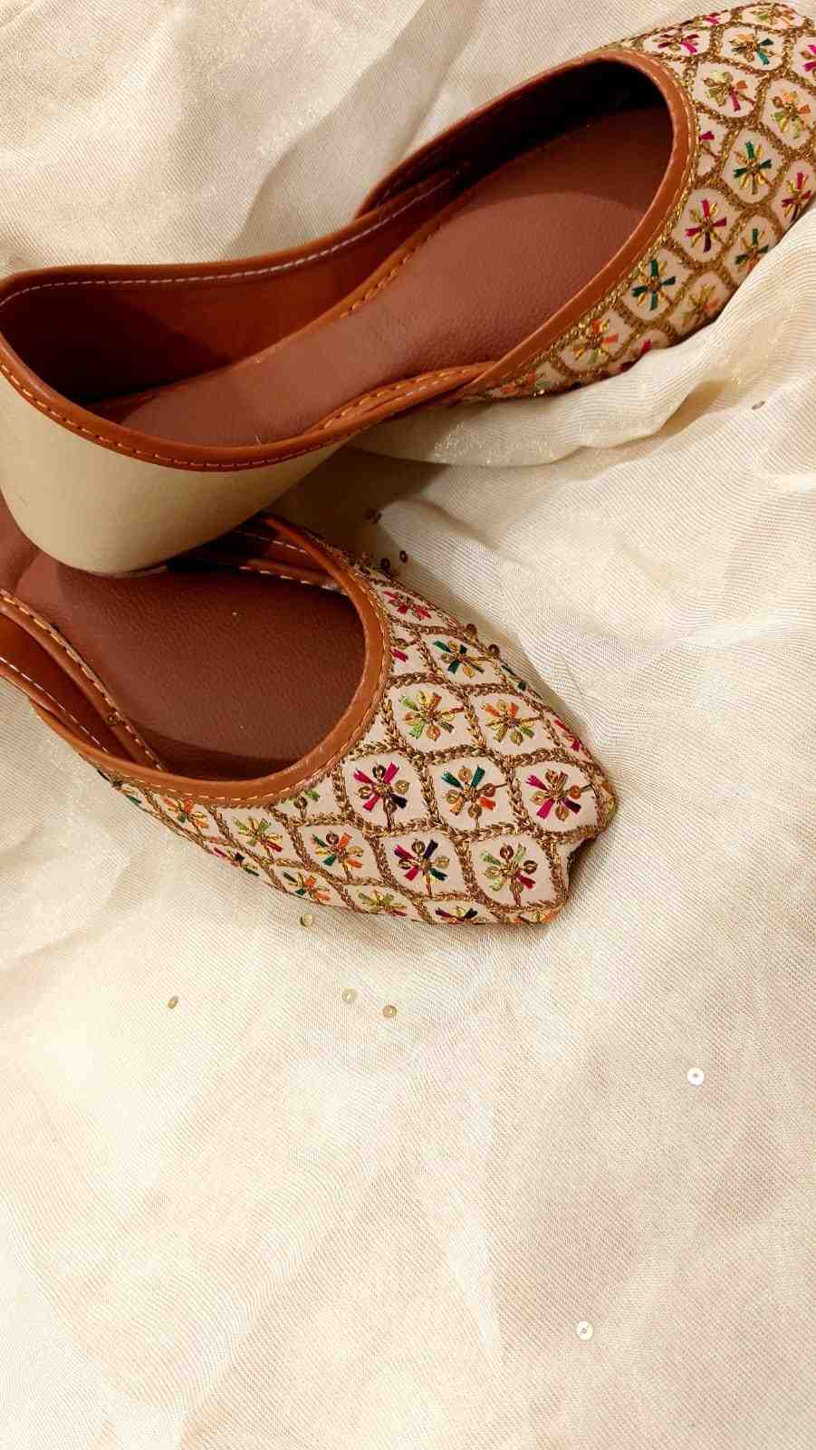 Multi Thread Embroidered khussa