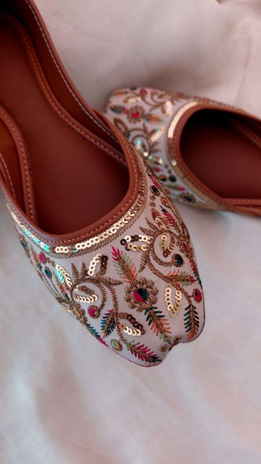 Floral Embroidered Khussa